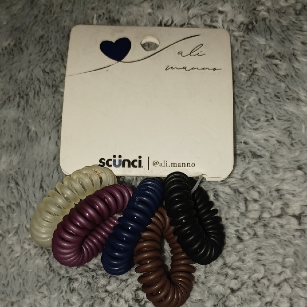 4/$10 Coil Hair Ties